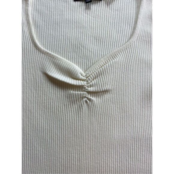 LOVE TREE Juniors Medium Rouched Sweetheart Cropped Sweater - Picture 4 of 10